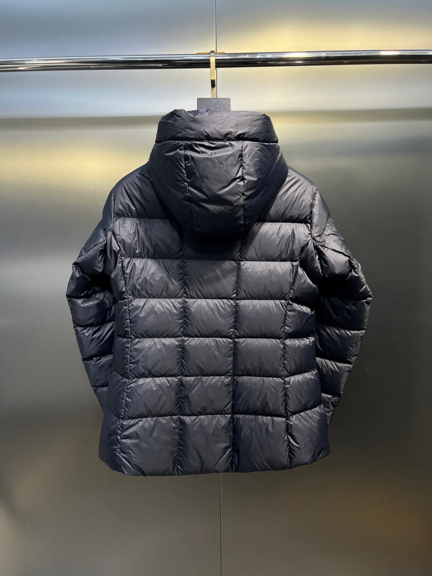 P1100 Highest quality 🌟Canada Goose E62 model 2220LB Abbott Hoody women's short and light down jacket S If you want to do business for a long time, you have to choose the original high-quality goose down for your down jacket. Expensive is not necessarily right, but there is a reason to be expensive. Cheap is not necessarily wrong, but there is a certain risk. Without cost support, there is no quality assurance. Expensive things are good at everything except being expensive; cheap things are good at nothing except being cheap size: s-xl